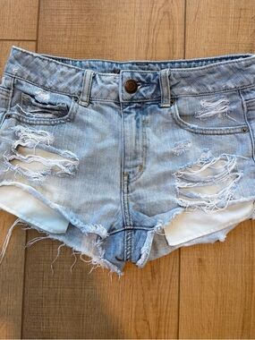 American Eagle Light Blue Distressed Denim Shorts size 4 used condition